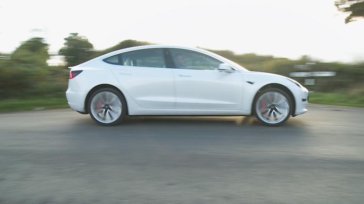 TESLA MODEL 3 SALOON 